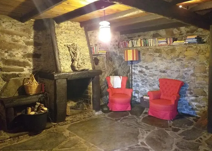 Casa Dos Livros Feriehus Talasnal